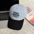 Koreanischer Stil Blumen Baseball Cap mit vorderer Stickerei Buchstabe, Freizeithut. - Einheitsgröße / Hellblau