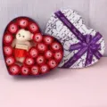 Herzform Seife Rosenbluten Geschenkbox mit sussem Teddybar fur Valentinstag Geburtstag Geschenk. - Rot