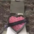 Scatola regalo di rose di sapone a forma di cuore con nastro e borsa, ideale per San Valentino. - 35x35x13.5cm / Rosa