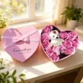 Herzförmige rosa Seifenrosen Geschenkbox mit süßem Teddybär, romantisches Geschenk für sie. - Bär-Stil / Rosa