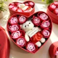 Romantisches Herz Seifenrosen Geschenkset mit Kuschelbär kreative Überraschung für die liebe Freundin - Bär-Stil / Rot Mischung