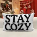 Cuscino decorativo natalizio lombare con elegante design Stay Cozy ricamato nero. - 30*50cm (Senza Anima) / Cuscini lombari con lettere nere