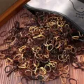 Detailed view of disposable hair rubber bands in mixed colors, bulk pack for kids. - 1000 Pieces/Pack / Brown