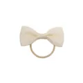 Primo piano dettagliato dell'elastico per capelli con fiocco in nastro beige strutturato. - Bianco Crema (2#)