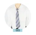 Vista dettagliata della cravata JK a righe classiche, ideale per un look da uniforme. - Colore 005