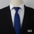 Cravatta uomo fantasia geometrica blu vista dettagliata, cravatta classica da abito. - Stile 002