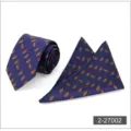 Set cravatta e fazzogletto da taschino uomo, blu elegante con motivo a piuma dorata. - Colore 002