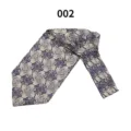 Dettaglio cravatta ascot paisley da uomo, classico foulard formale britannico blu scuro. - Colore 002