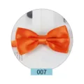 Dettaglio tessuto papillon in satin arancione per accessorio abito da sposo uomo - Arancione