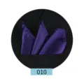 Pañuelo de bolsillo morado traje detalle, elegante textura de tela satinada fina. - Púrpura