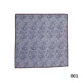 Gedetailleerd overzicht van blauwe paisley pochet voor heren, vintage patroon zakdoek. - 001