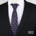 Dettaglio cravatta business jacquard floreale uomo, cravatta blu scuro per abbigliamento. - Blu con Fiori Rosso Giallo