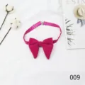 Fuchsinrote Samtfliege mit verstellbarem Riemen und Metallschnalle, elegantes großes Design. - Fuchsia