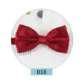 Farfallina da uomo in raso rosso tinta unita, accessorio elegante per matrimonio. - Rosso