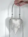 Nahaufnahme der glitzernden Strass Herz Abendtasche mit filigranen Fransen und Kette. - Silber