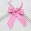 Dettaglio papillon rosa a coste fini con design ad angolo appuntito per uniforme scolastica da marinaio. - 009-Rosa