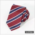 Cravatta classica a righe da uomo in bordeaux e blu, perfetta per abbigliamento formale. - 4