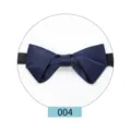 Classico papillon blu scuro da uomo in raso per matrimoni e abiti eleganti da lavoro formale. - Blu scuro