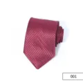 Vista dettagliata della cravatta formale da uomo a righe, elegante design rosso vino. - Borgogna