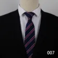 Cravatta a righe da uomo classica con camicia bianca e abito elegante per il lavoro formale. - Rigato Rosso e Bianco / Tipo B 007