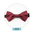 Detalle de pajarita color burdeos, estilo clasico para trajes formales y bodas de gala. - Burdeos