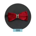 Noeud papillon rouge en velours pour homme, détail métal strass, variante d'accessoire costume. - Rouge