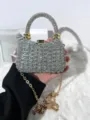 Glänzende Strass-Abendtasche Detail, luxuriöse Kristallhandtasche mit goldener Kette. - Silber (A200)