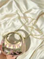 Metallic goldener Halbmond Umhaengetasche mit rosa Glitzer Buchstaben und feiner Kette. - A118 Stil / Rosa