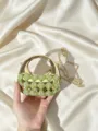 Exquisite metallische Abendtasche mit funkelnden Strasssteinen und stilvollem rundem Griff. - Grün