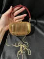 Goldene Strass Acryl Abendtasche mit Kettriemen und elegantem Kristallgriff fuer Damen - Rot (A199)