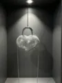 Borsa a tracolla cuore di cristallo con strass e manico in metallo per festa serale donna. - Argento