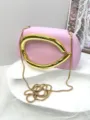 Elegante pochette in pelle rosa con manico in metallo dorato e sottile catena a serpente. - Viola chiaro