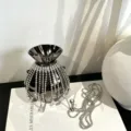 Detailaufnahme einer luxuriösen Abend-Umhängetasche mit funkelnden Strassfransen. - Glückstaschen-Stil (A130) / Schwarz