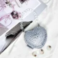 Herzförmige Strass-Mini-Abendtasche, Perlenperlen-Griff, Detailaufnahme, edles Accessoire. - A024 Silber