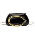Schwarze glänzende Acryl Abendtasche Clutch mit goldenem C Metallbeschlag und Kette. - Glänzendes Schwarz
