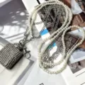 Elegante portachiavi a fiaschetta con strass e catena di perle, mini borsa a tracolla chic. - Fiaschetta (Doppia Catena di Perle) / Argento