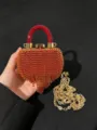 Rote Strass Herz Abendtasche Kristall Kette Handtasche mit Quaste und goldener Hardware - Rechteckiger Stil (A079 Rot Stil Drei)