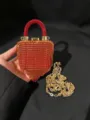 Rote Strass Schloss Form Abend Handtasche mit Goldkette und Fransen für elegante Damen Party. - Quadratischer Stil (A079 Rot Stil Vier)