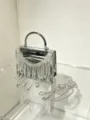 Silberne Acryl-Abendtasche mit glitzernden Strassfransen und Metallkettenriemen. - Quaste Box Tasche Stil (A134) / Silber