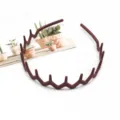 Detail view of the wavy frosted hair hoop with teeth, minimalist non-slip daily design. - Style F-090 / 1 Piece / Burgundy