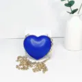 Kleine herzförmige Umhängetasche aus blauem PU-Leder mit goldener Kette im Detail. - 8.5*8.5*4 / Blau (Goldton)