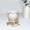 Schicke herzförmige Mini-Umhängetasche aus PU-Leder mit Goldkette für elegante Partys. - 8.5*8.5*4 / Beige (Goldener Rahmen)