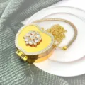Borsa pochette a cuore dorata con strass e specchietto con catena per festa da donna. - Strass Forma Mela (Stile B1) / Oro