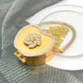 Borsa a tracolla a cuore con strass dorati, elegante pochette metallica con catena di cristalli. - Strass Forma Mela (Stile B2) / Oro