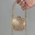 Mini Strass Acryl Abendtasche mit Luxus Kristall Clutch Design und edler Metall Kette. - Quadratisch (Großer Strass) / Gold