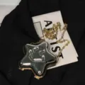 Silberne metallische sternförmige Umhängetasche mit süßem Smiley und goldener Kette. - Silberner Stern Metallkette (A178)