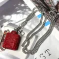 Rote Strass Mini Flachmann Umhängetasche mit Silberkette, stilvolle Damen Schlüsselanhänger. - Flachmann (Flachkette) / Rot