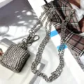 Strass Mini Flachmann Schlüsselanhänger Umhängetasche Kristall Metall Kette Mode Accessoire - Flachmann (O-Kette) / Silber