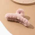 Primer plano de pinza de pelo de peluche rosa, textura suave, lindo clip de tiburón. - Pinza de Felpa Extragrande (D-223) / 13cm / Rosa Coreano