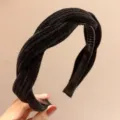 Cerchietto per capelli largo in ciniglia nera con denti, elegante accessorio donna autunno inverno. - Nero